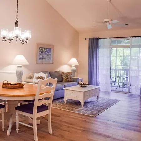 Barefoot Resort 2-Bedroom Condo With A Pool
